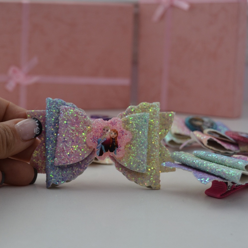 Elsa/Anna Sparkly Cute Clip Bow - Picture 7 of 8
